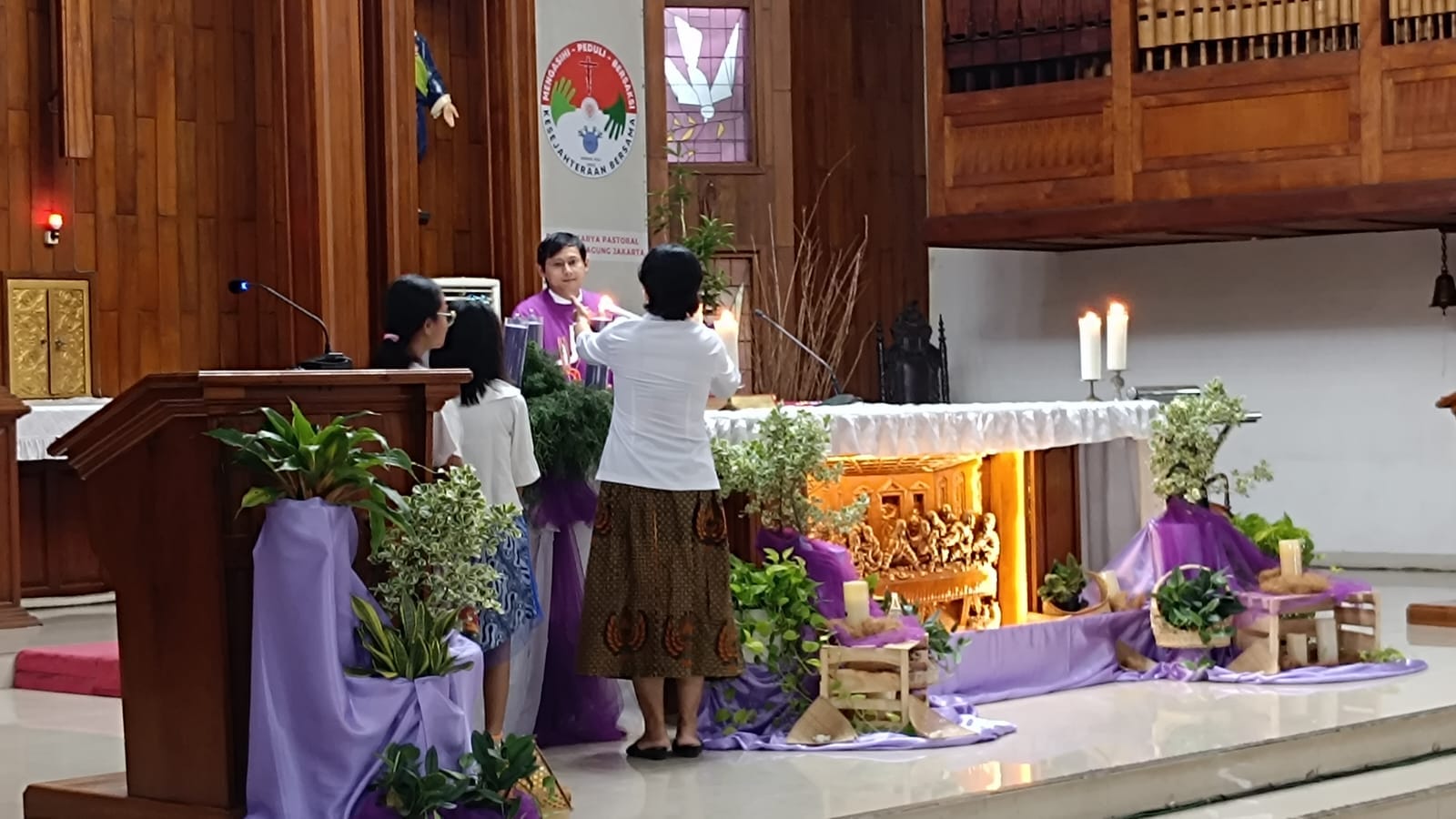 Penyalaan Lilin Adven Minggu Pertama